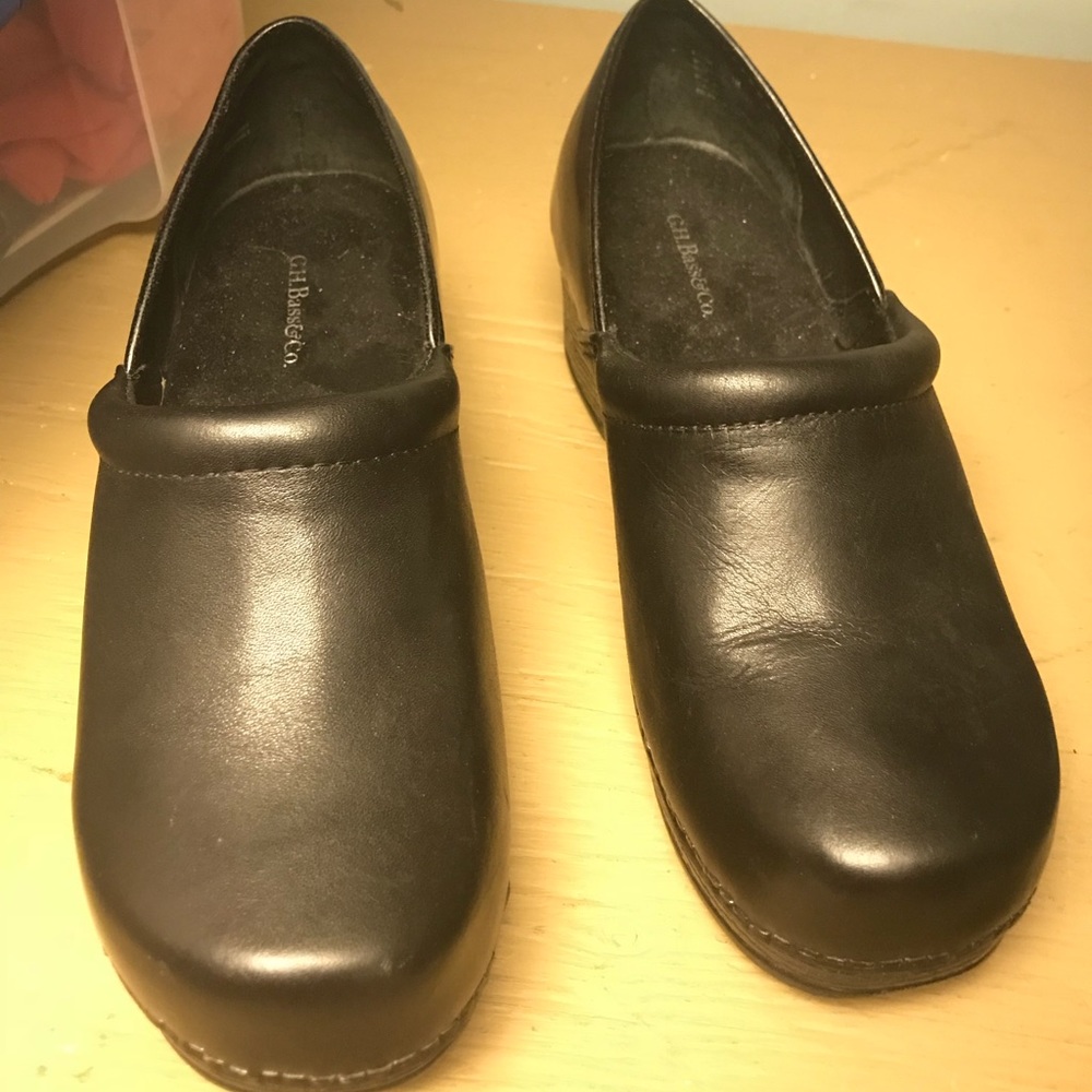 Size 7 women’s clog shoes